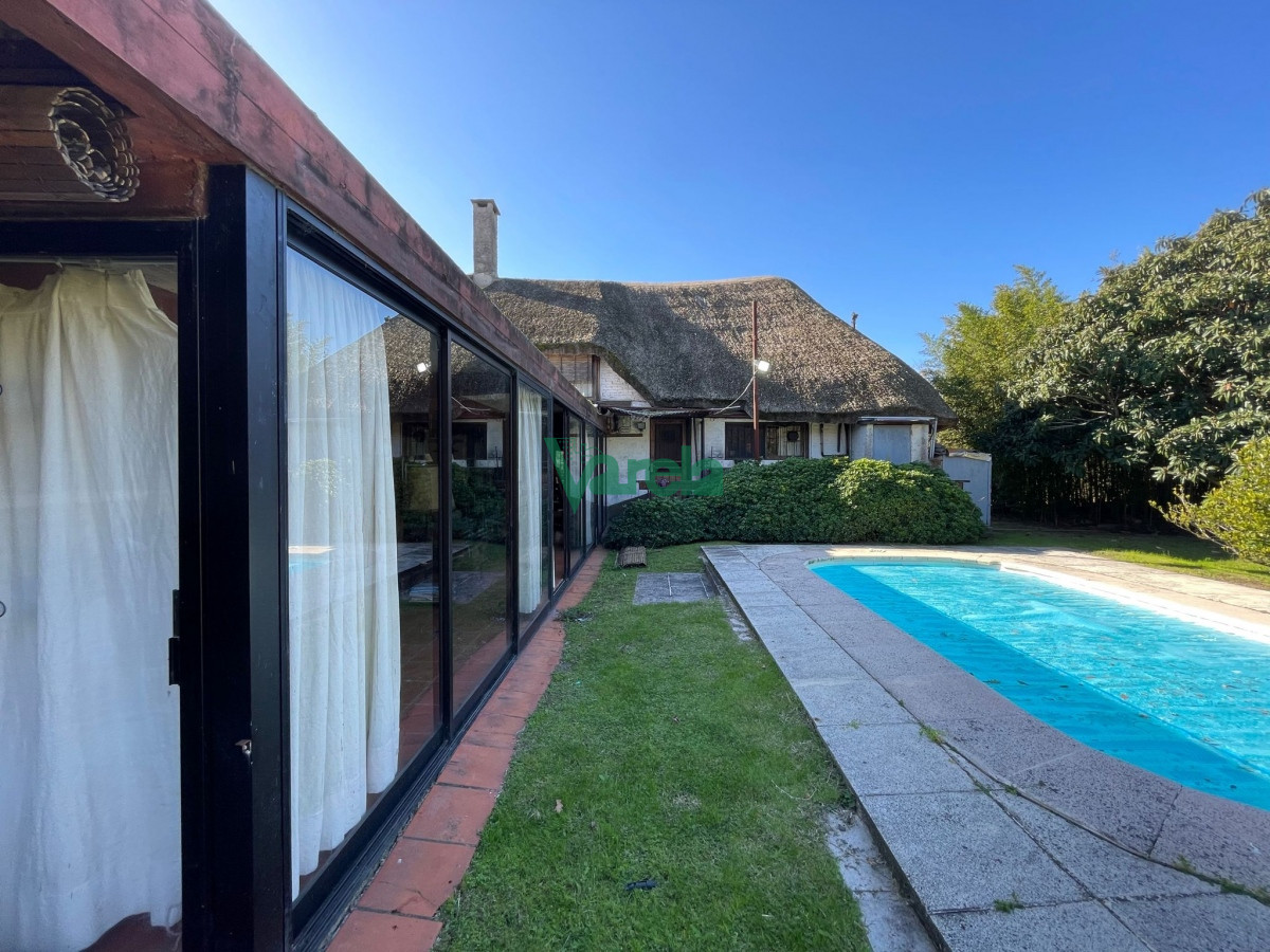 Casa ID.21874 - Casa de 4 dormitorios y 3 baños con piscina en La Floresta 