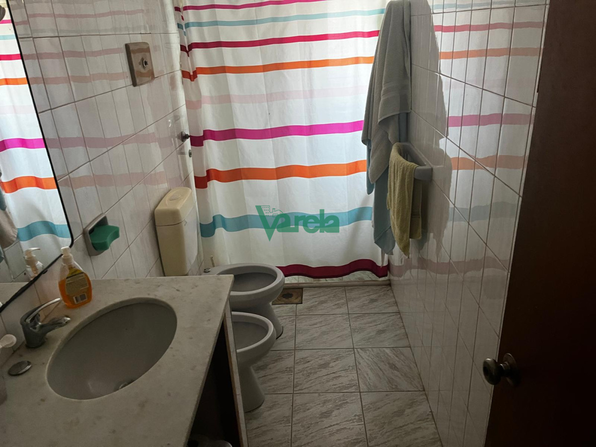 Casa ID.22363 - Venta casa Lagomar sur 5 dormitorios 3 baños . mas barbacoa con servicio 