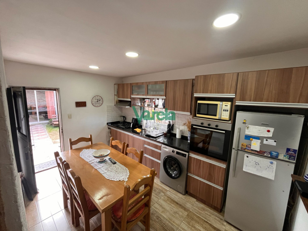 Casa ID.23074 - Casa en venta en Lagomar de 2 dormitorios, mas apto de 3 dorm