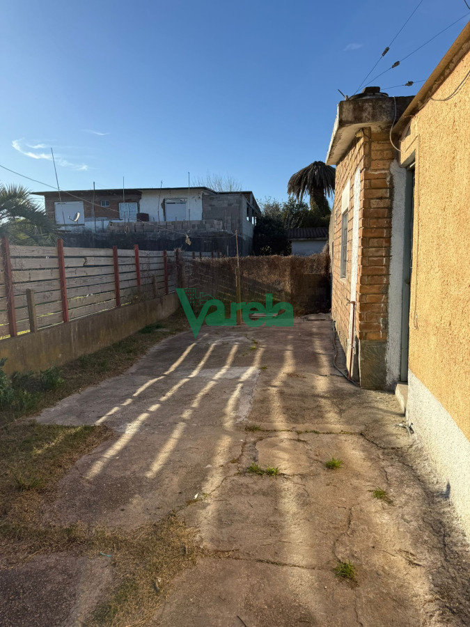 Casa ID.22638 - Se venden 2 casas en Barros Blancos, casi Ventura, ideal renta o 2 familias