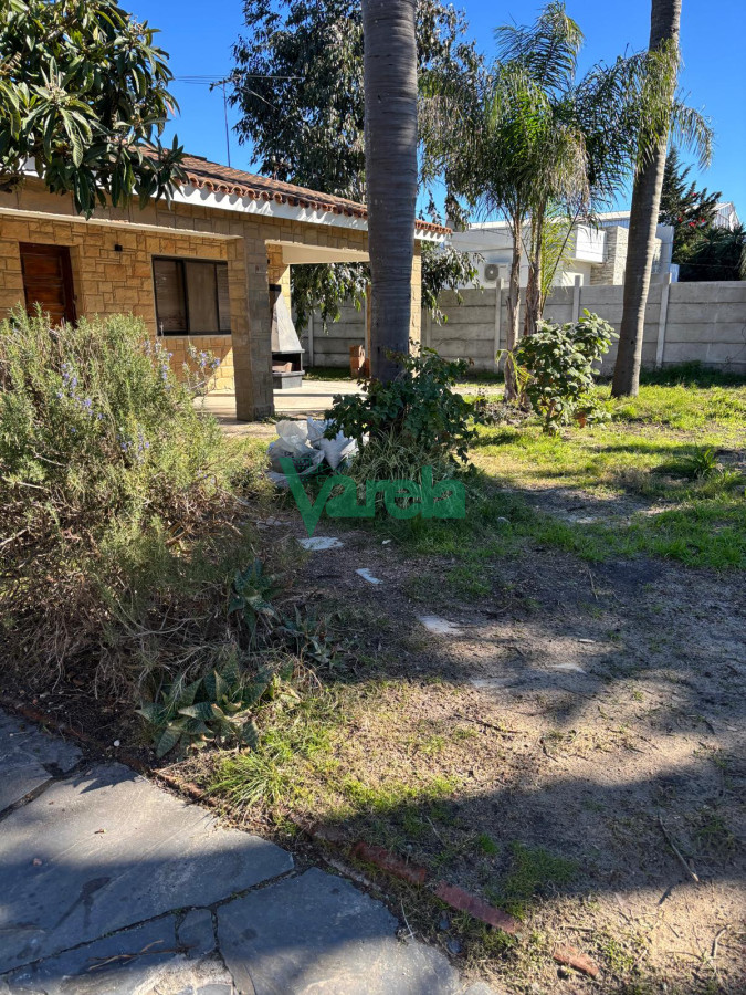 Casa ID.22659 - Excelente chale de tejas sobre avenida