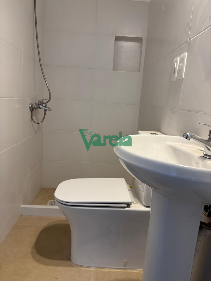 Casa ID.22659 - Excelente chale de tejas sobre avenida