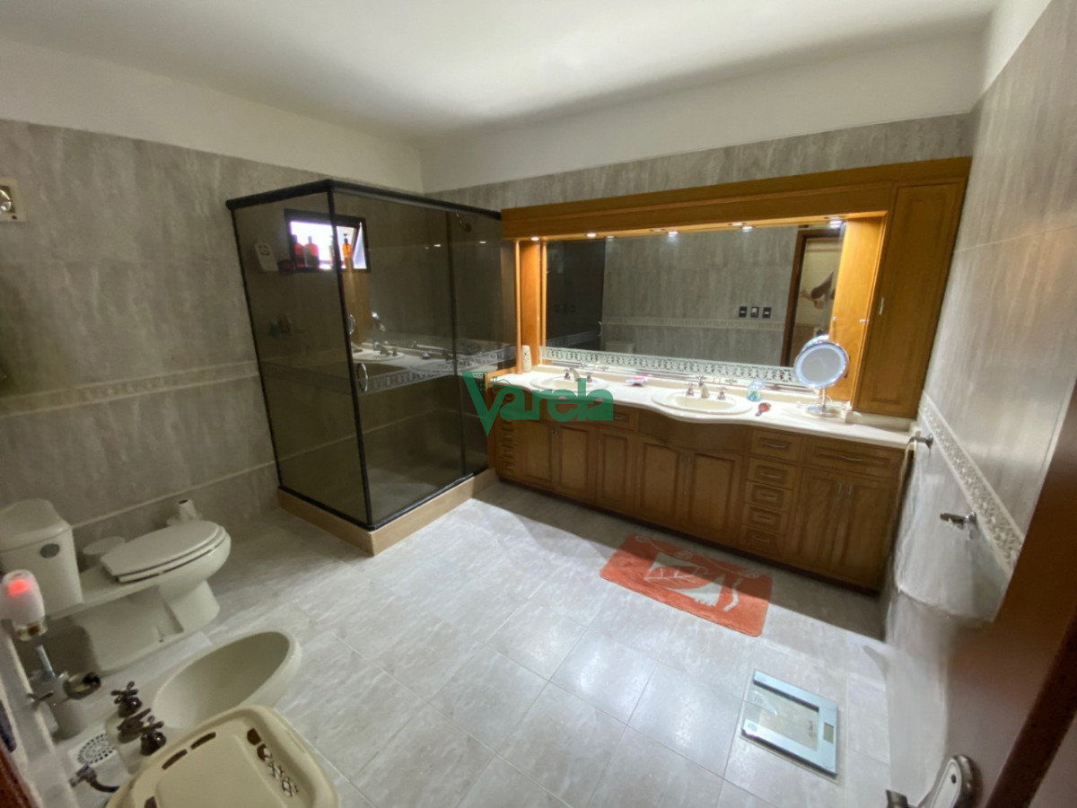 Casa ID.22829 - Venta de casa de 4 dormitorios 2 baños en Bello Horizonte con piscina