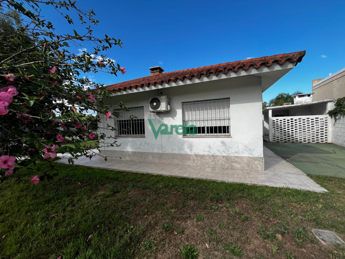 Casa ID.22468 - **RESERVADA **/Casa al sur 2 dormitorios sobre calle pavimentada 