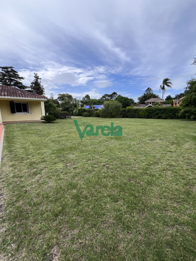 Casa ID.22041 - Casa ,local en venta Pinar sur sobre principal!