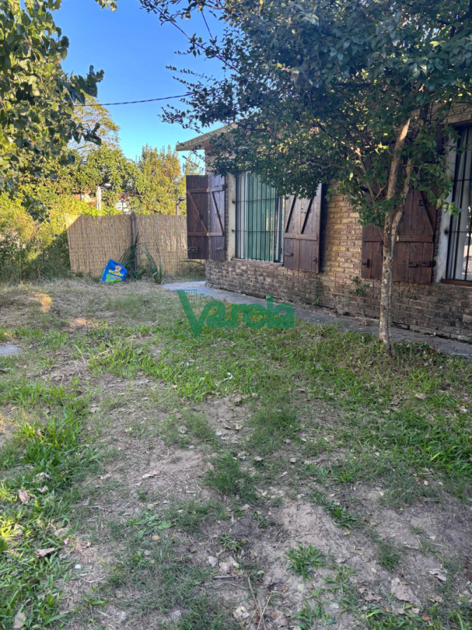 Casa ID.23008 - Casa en alquiler de 4 dormitorios en Lagomar lado Sur