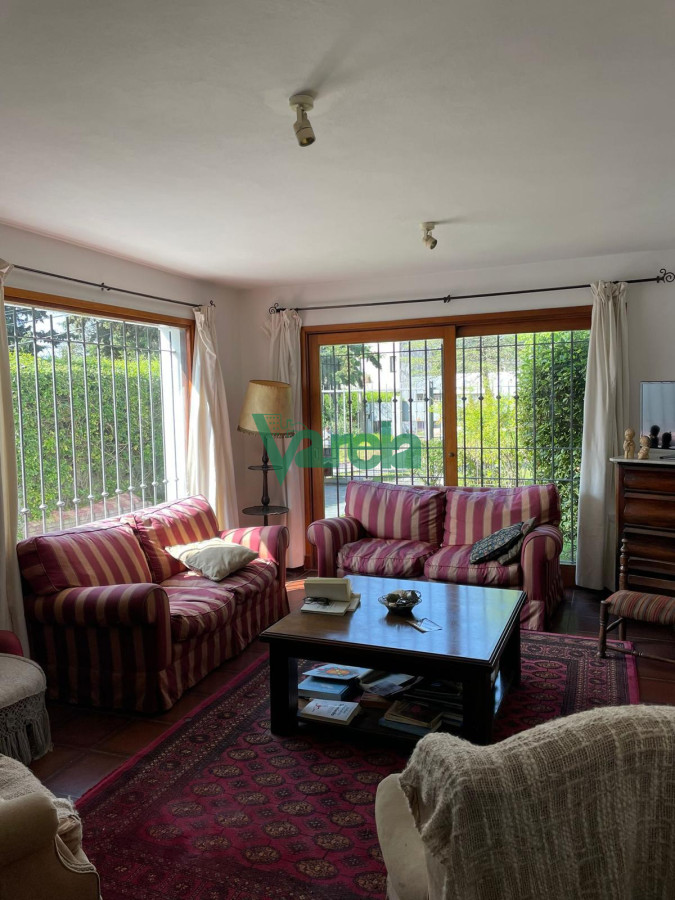 Casa ID.22435 - Venta Casa Carrasco norte, 3 dormitorios, 4 baños, jardin, fondo, barbacoa, ph en 2 plantas