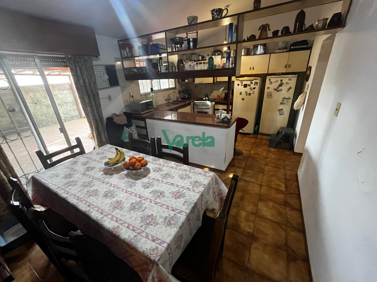 Casa ID.22363 - Venta casa Lagomar sur 5 dormitorios 3 baños . mas barbacoa con servicio 