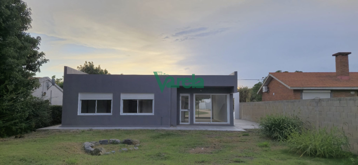 Casa ID.22216 - Venta Casa, Villa Argentina, 3 dormitorios, 2 baños, cerca de la playa.