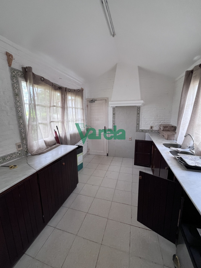 Casa ID.22041 - Casa ,local en venta Pinar sur sobre principal!