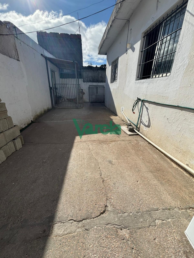Casa ID.22722 - Casa en alquiler, Paso Carrasco, 3 dormitorios, living con estufa leña, parrillero.