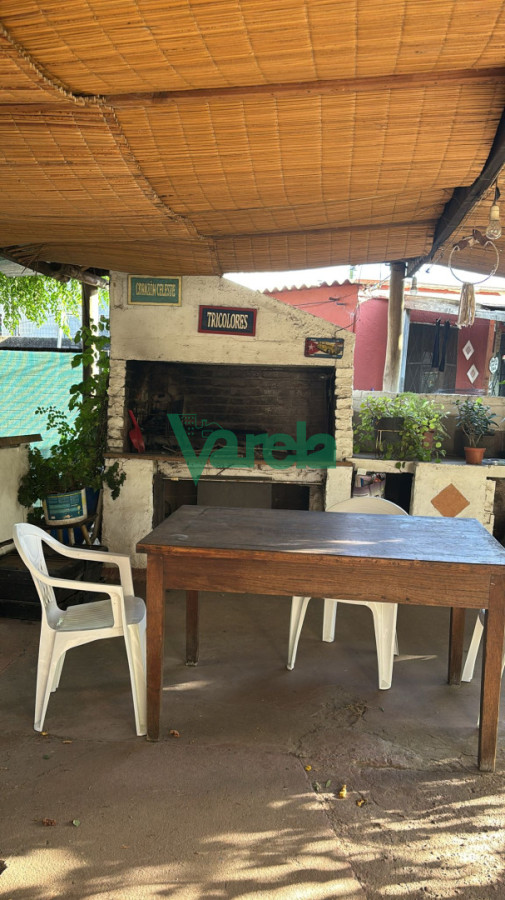 Casa ID.22967 - Casa en venta en Solymar de 3 dormitorios mas Apartamento 1 Dormitorio 