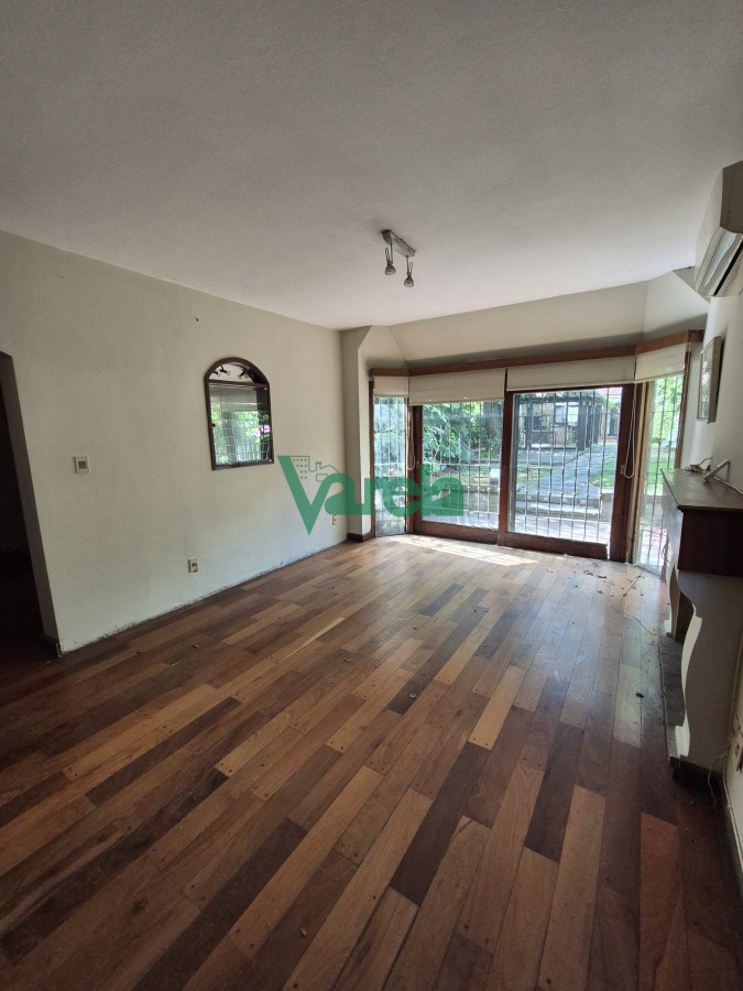Casa ID.22586 - Venta residencia en La Blanqueada Carrasquito, 4 dormitorios, fondo