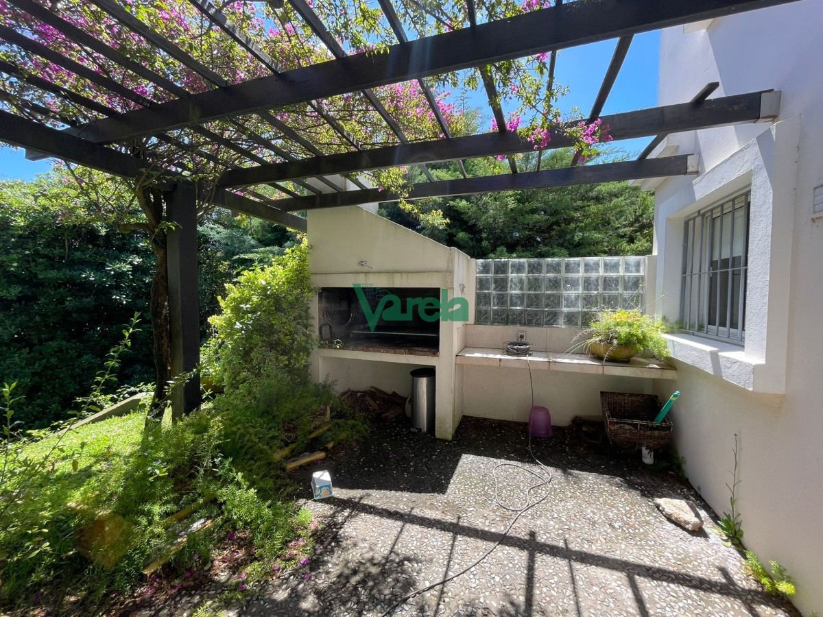 Casa ID.21984 - Casa de 4 dormitorios con piscina sobre la rambla de Atlantida