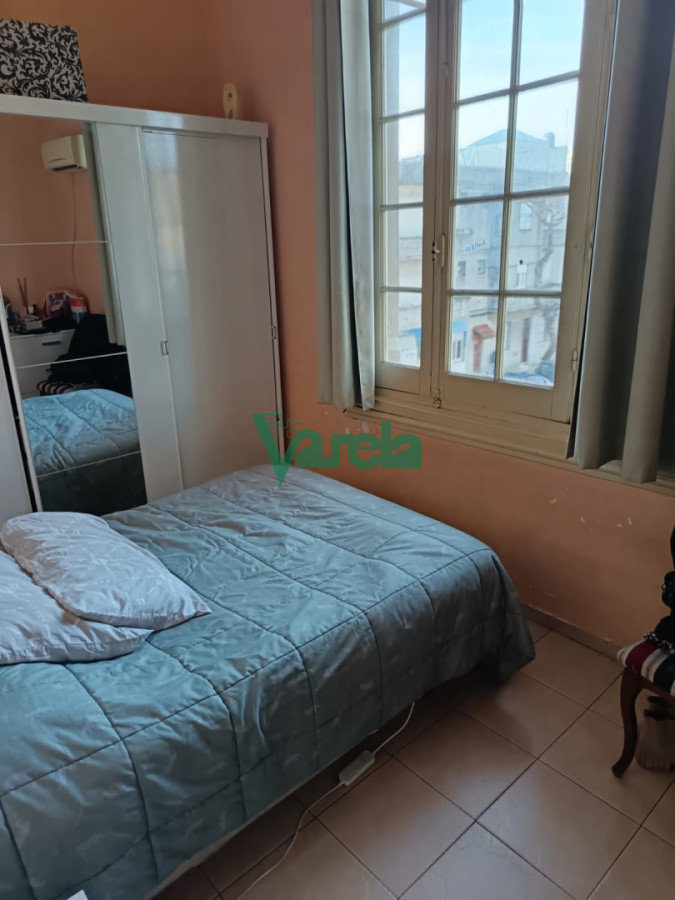 Casa ID.23075 - Casa en venta, Cordon sur, padron unico, a reciclar con 5 dorm