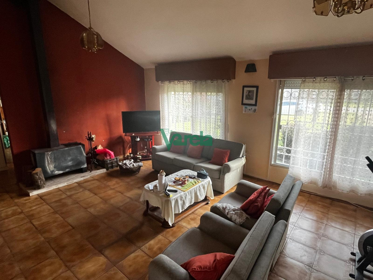 Casa ID.22363 - Venta casa Lagomar sur 5 dormitorios 3 baños . mas barbacoa con servicio 