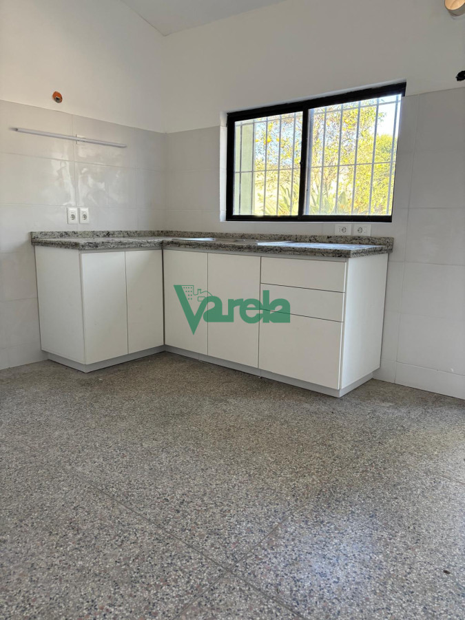 Casa ID.22659 - Excelente chale de tejas sobre avenida