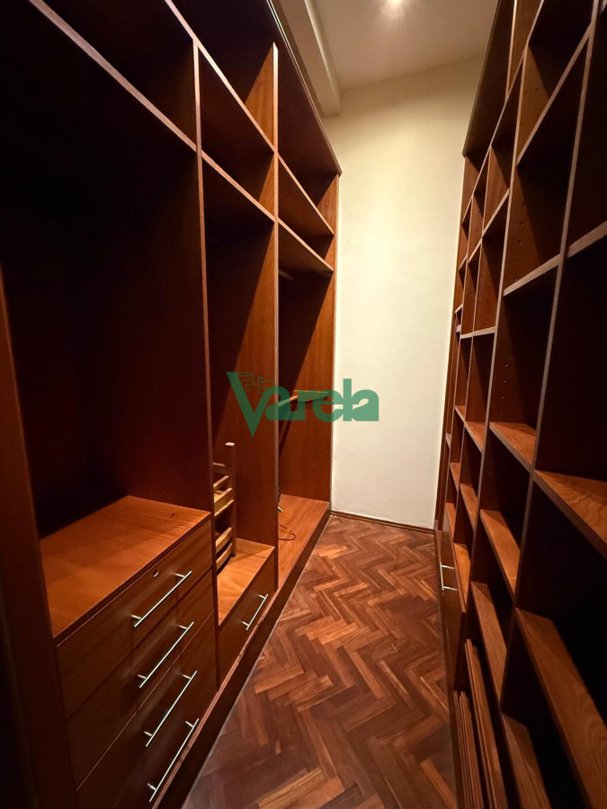 Casa ID.22745 - Alquiler de casa en Parque Batlle de 5 dormitorios 3 baños garage varios