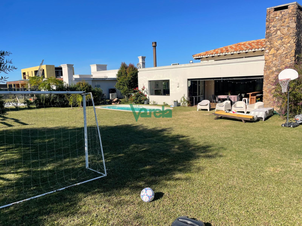 Casa ID.22630 - Venta casa en Mirador de la Tahona, 3 y servicio, 240 m2 en 1000 m2 de terreno