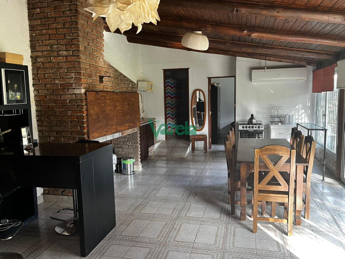 Casa ID.22363 - Venta casa Lagomar sur 5 dormitorios 3 baños . mas barbacoa con servicio 