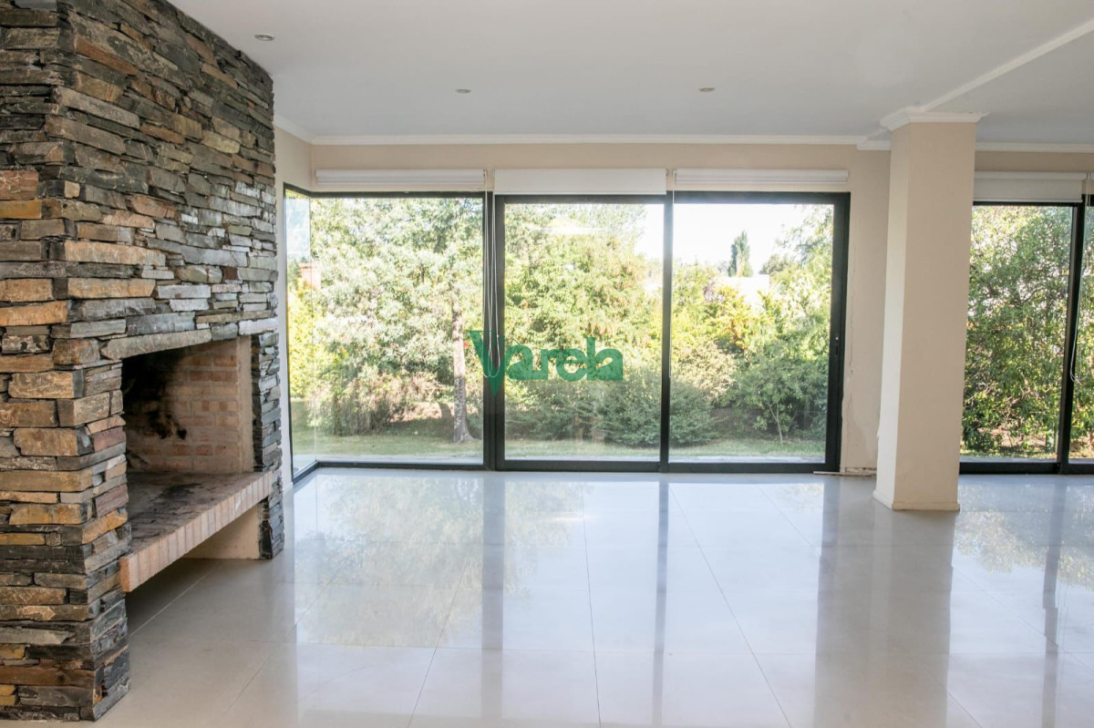 Casa ID.22898 - Casa en Alquiler Barrio privado Carmel 5 dormitorios 5 baños