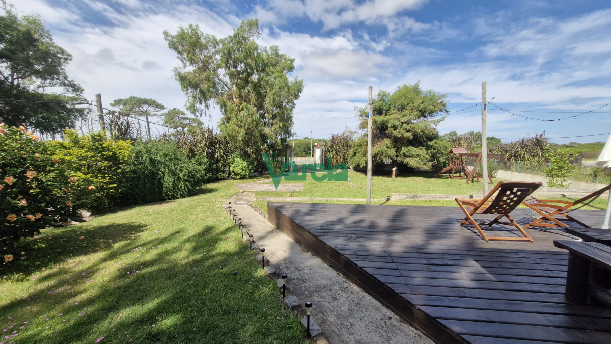 Casa ID.22587 - Casa venta Solymar sobre rambla, 2 dormitorios, fondo y  barbacoa