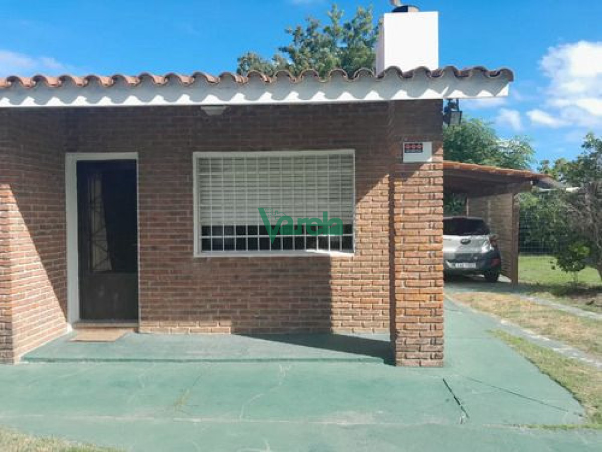 Casa ID.23094 - Chalet en venta Parque de Carrasco 2 dormitorios 2 baños y parque con parrillero