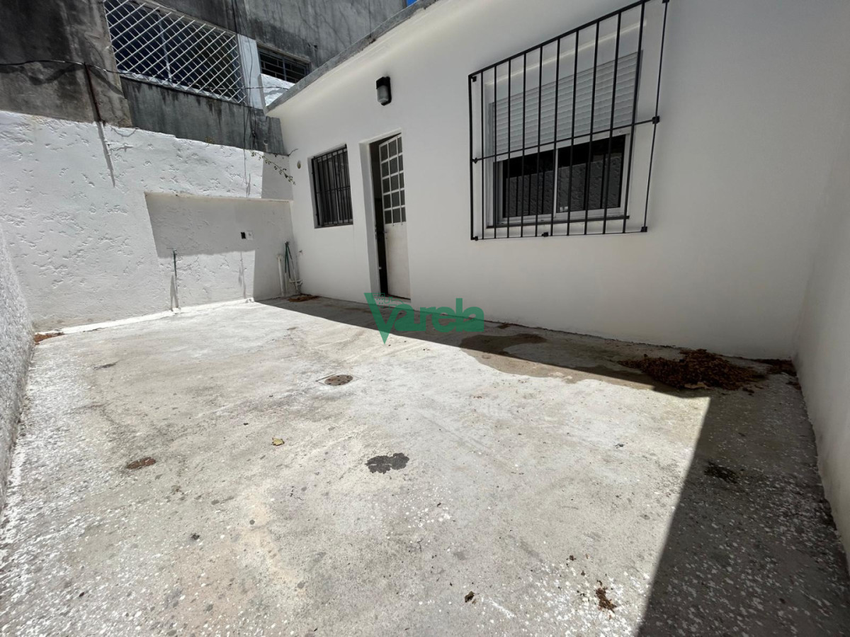 Casa ID.22921 - Venta de casa de dos dormitorios con cochera en Malvin Norte 