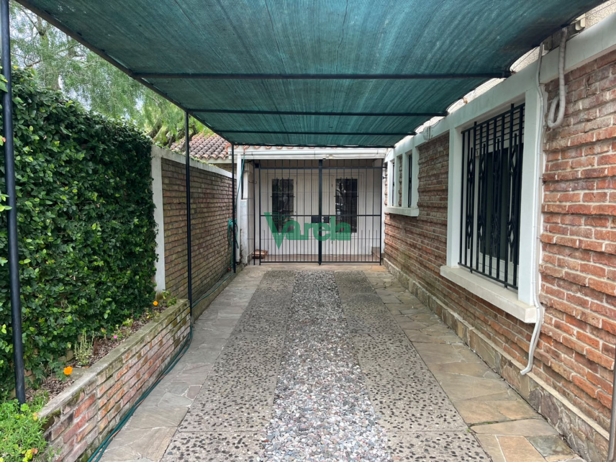 Casa ID.23115 - Residencia 3 dormitorios, 3 baños en Atlantida 