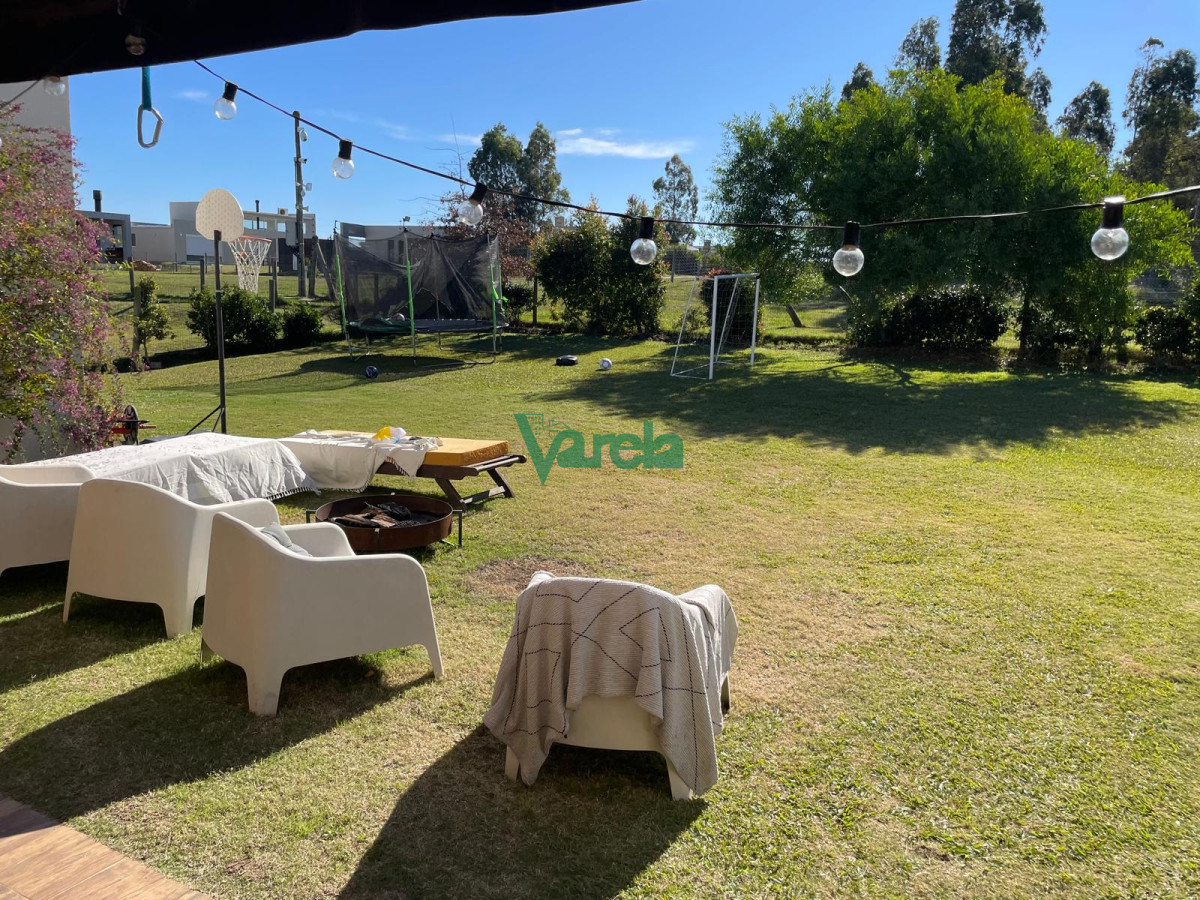 Casa ID.22630 - Venta casa en Mirador de la Tahona, 3 y servicio, 240 m2 en 1000 m2 de terreno