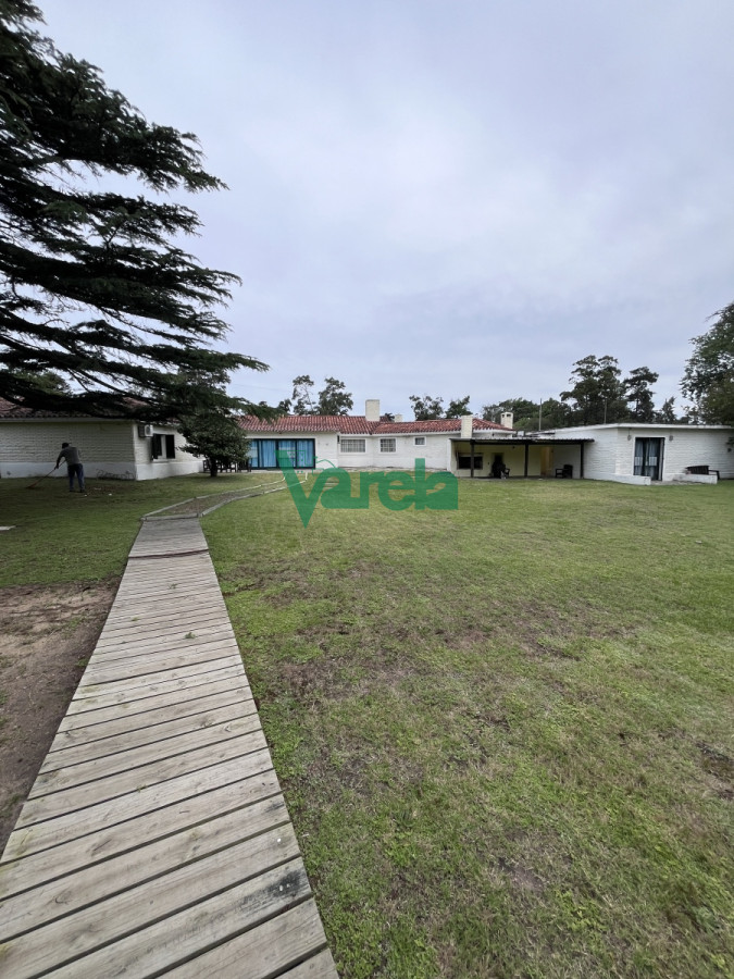 Casa ID.22041 - Casa ,local en venta Pinar sur sobre principal!