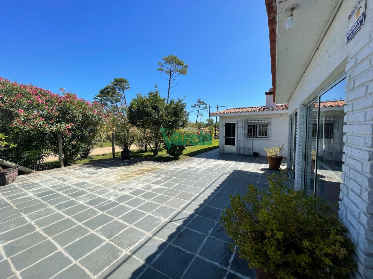 Casa ID.22085 - Casa de 6 dormitorios, piscina, en Parque del Plata Sur