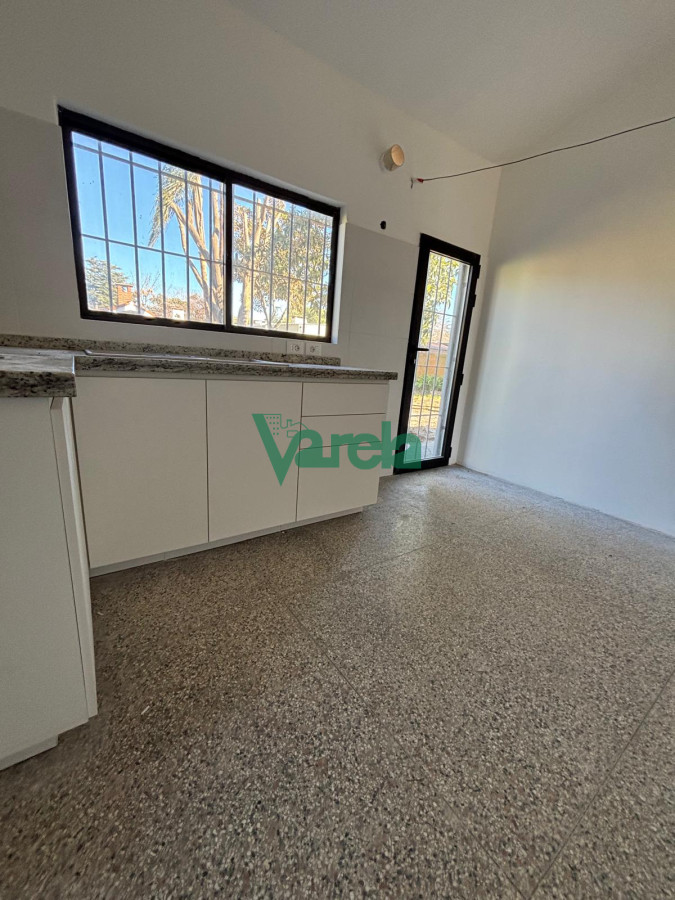 Casa ID.22659 - Excelente chale de tejas sobre avenida