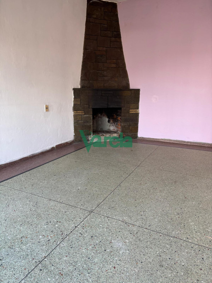 Casa ID.22722 - Casa en alquiler, Paso Carrasco, 3 dormitorios, living con estufa leña, parrillero.