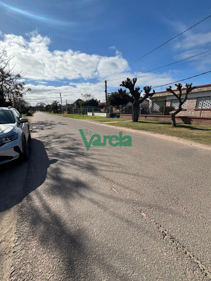 Casa ID.22722 - Casa en alquiler, Paso Carrasco, 3 dormitorios, living con estufa leña, parrillero.