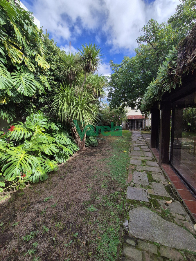 Casa ID.22586 - Venta residencia en La Blanqueada Carrasquito, 4 dormitorios, fondo