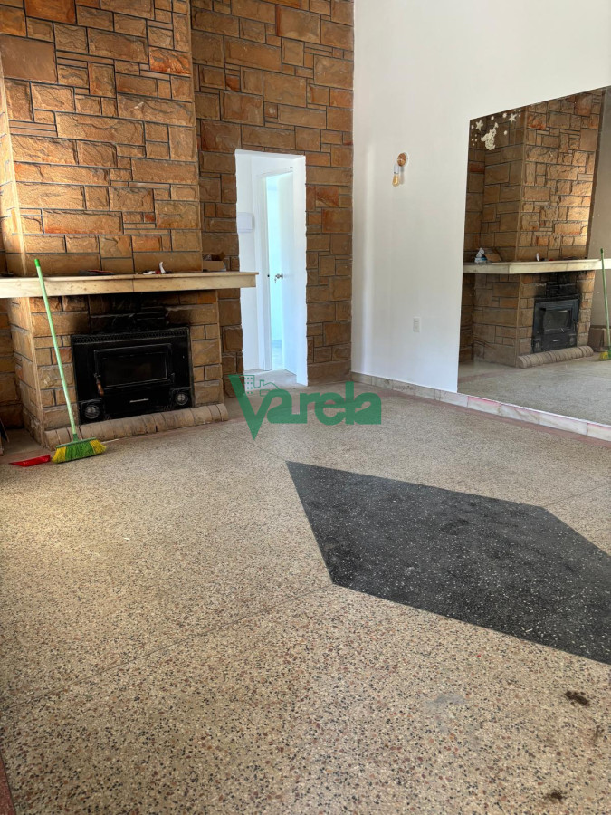 Casa ID.22659 - Excelente chale de tejas sobre avenida