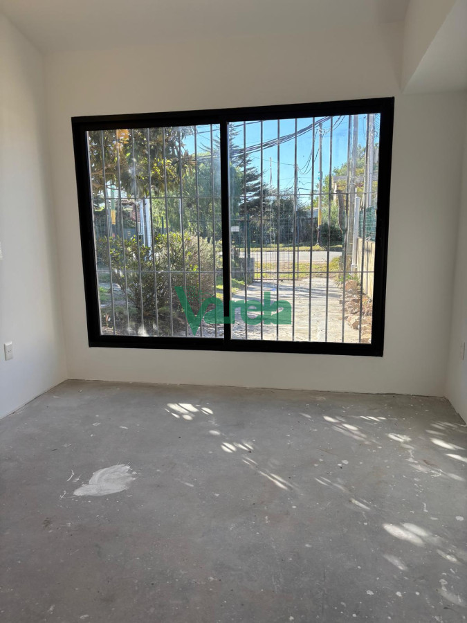 Casa ID.22659 - Excelente chale de tejas sobre avenida