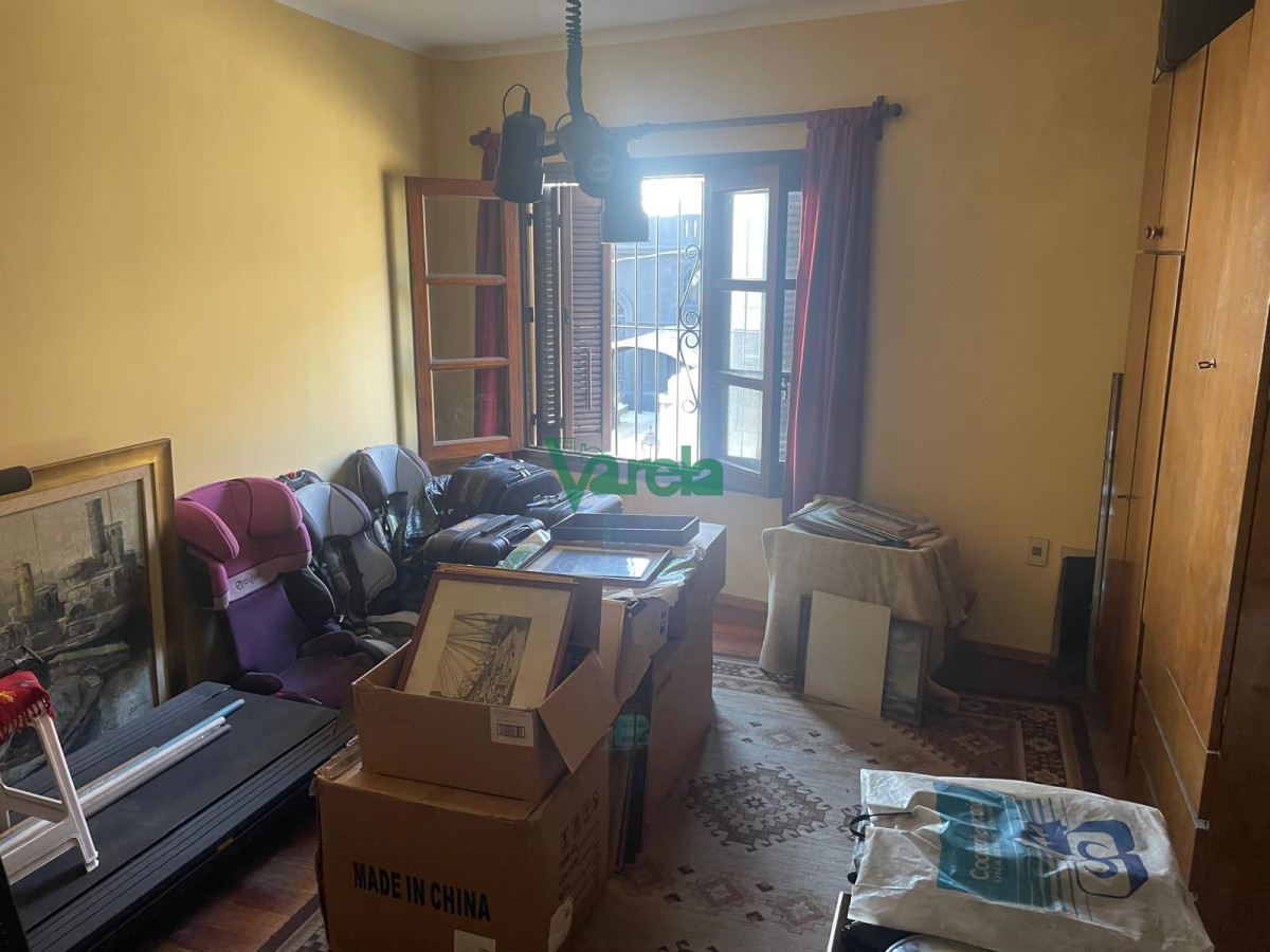 Casa ID.22715 - Venta casa Pocitos, 3 dorm,3 baños, estar enorme con hogar a leña, escritorio, fondo,padrón único,garaje