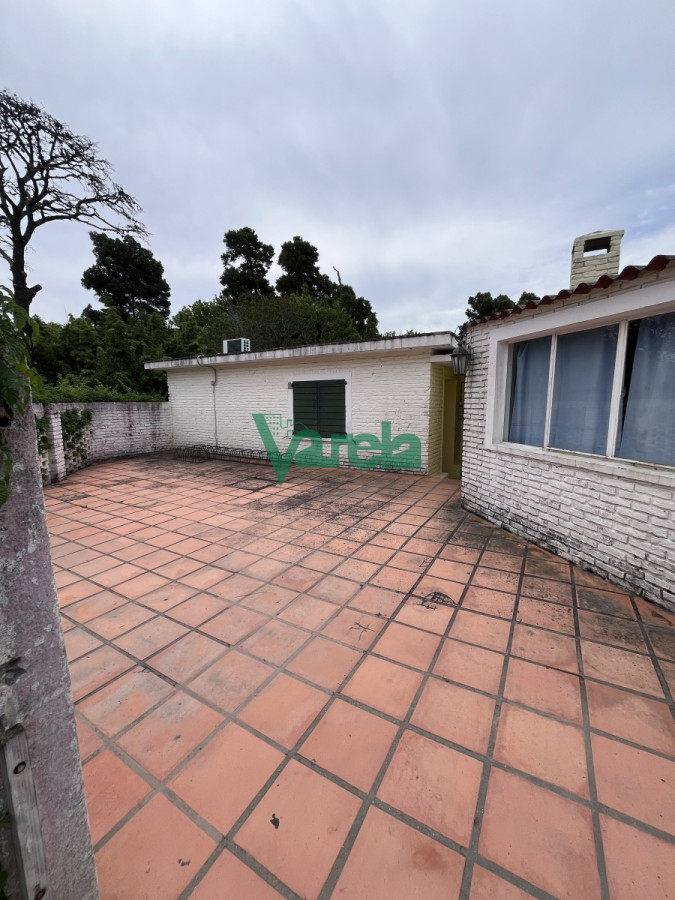 Casa ID.22041 - Casa ,local en venta Pinar sur sobre principal!