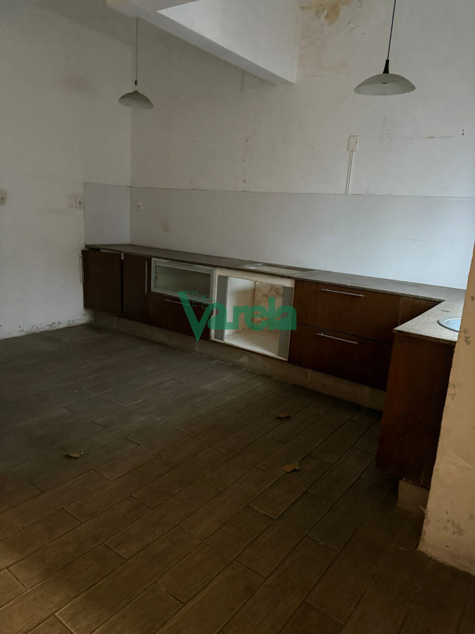 Casa ID.22693 - Venta Casa Padron Unico Cochera 3 autos 5 Dormitorios La Comercial