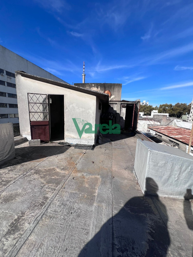 Casa ID.22192 - Venta casa terreno local Cordon altura 10 pisos sobre Constituyente