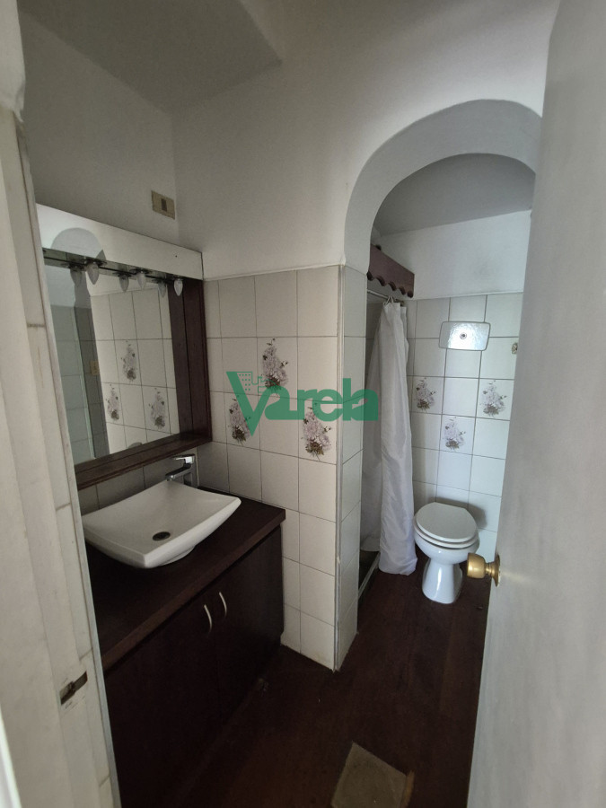 Casa ID.22586 - Venta residencia en La Blanqueada Carrasquito, 4 dormitorios, fondo