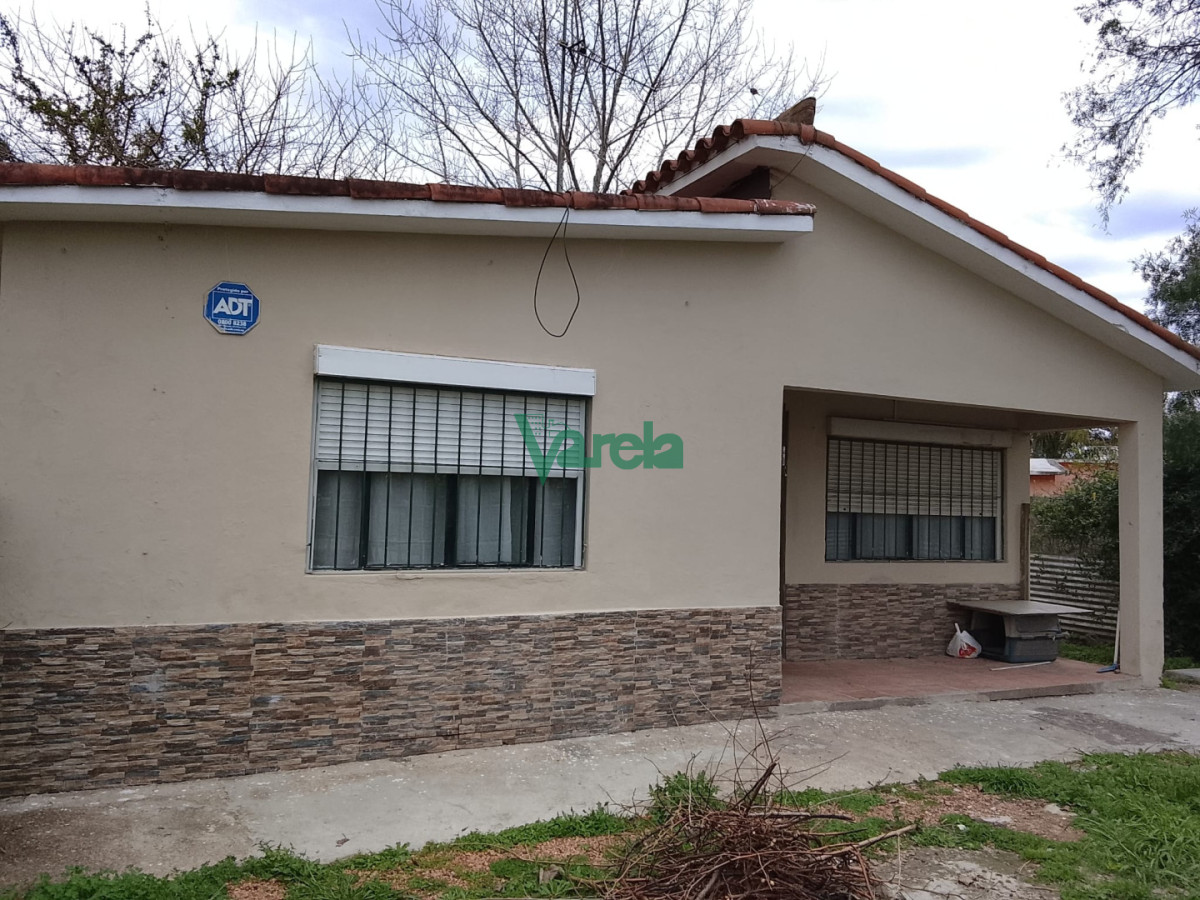 Casa ID.23175 - Casa en venta Salinas, 3 dormitorios, living estufa leña y apto