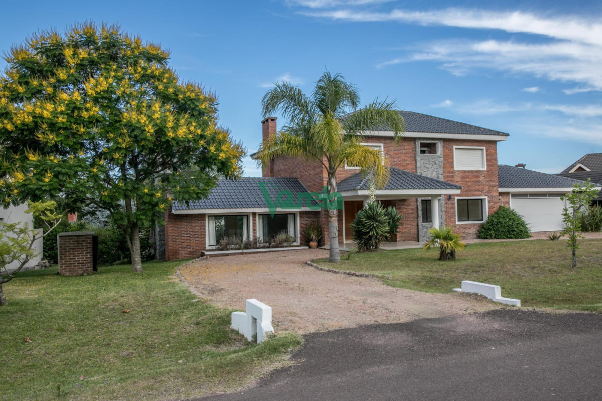 Casa ID.22898 - Casa en Alquiler Barrio privado Carmel 5 dormitorios 5 baños