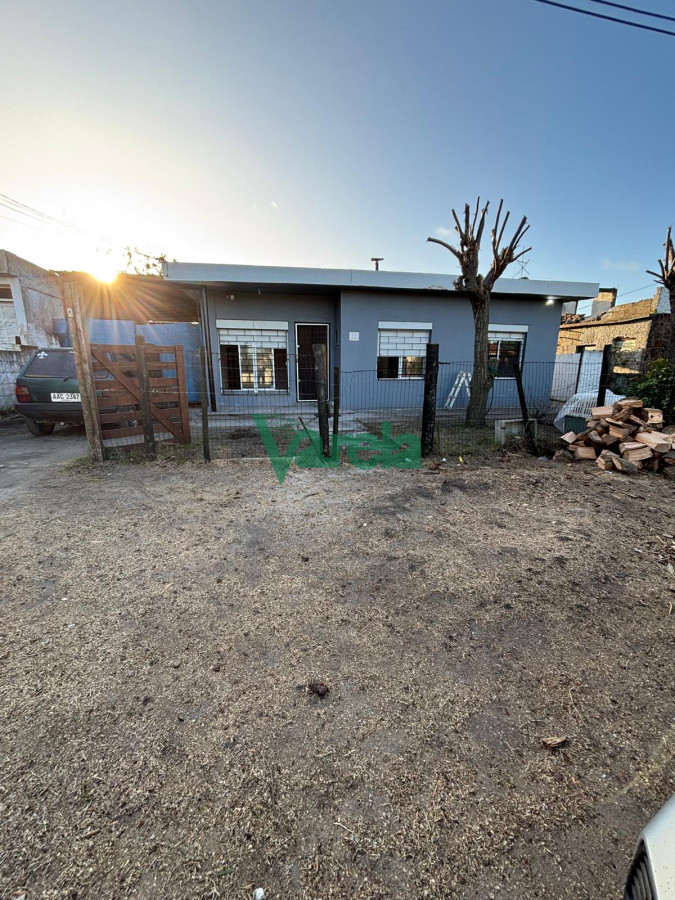 Casa ID.22722 - Casa en alquiler, Paso Carrasco, 3 dormitorios, living con estufa leña, parrillero.