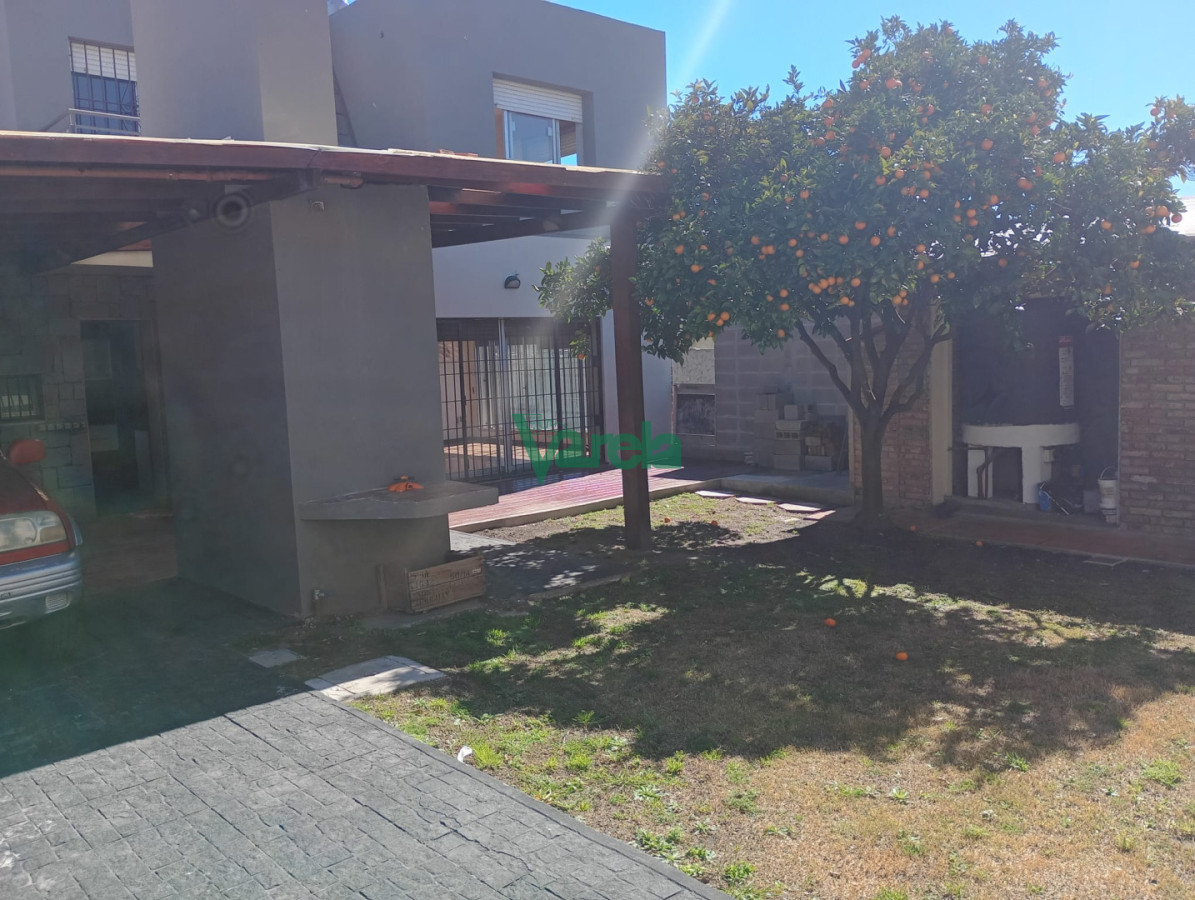 Casa ID.23170 - Venta Casa Carrasco norte, 6 dormitorios, 5baños, en 2 plantas 