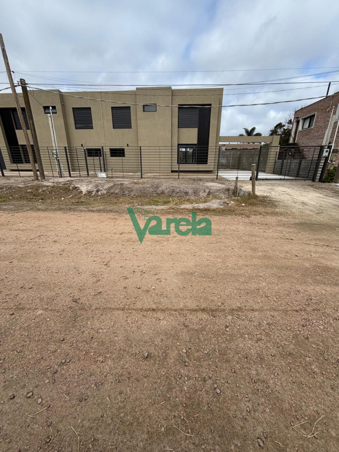 Casa ID.22621 -  Venta casa a estrenar en Shangrila, a 1 de Rambla y fondo parrillero 