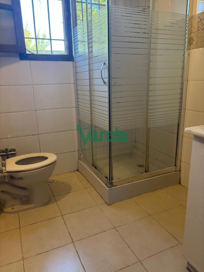 Casa ID.23007 - Casa en alquiler en Lagomar Sur de 4 dormitorios y 2 baños