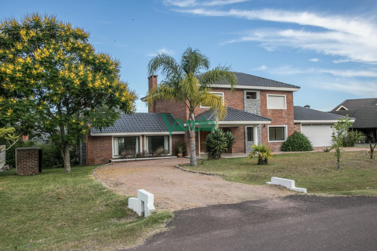 Casa ID.22898 - Casa en Alquiler Barrio privado Carmel 5 dormitorios 5 baños